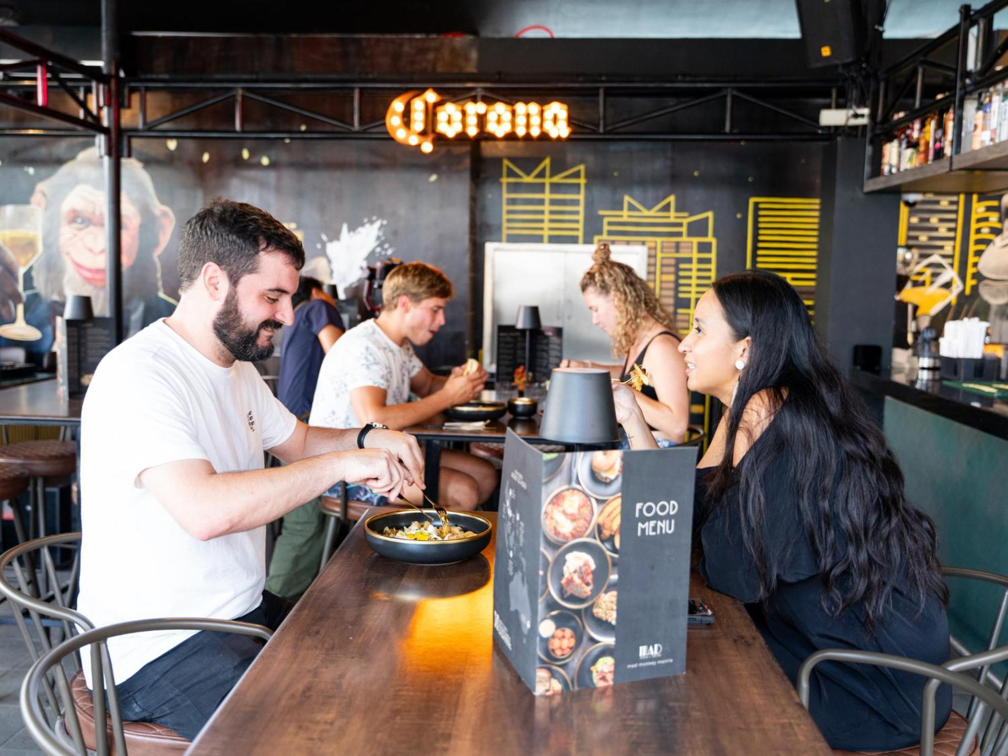 Mad Monkey Manila Hostel Makati City Ngoại thất bức ảnh
