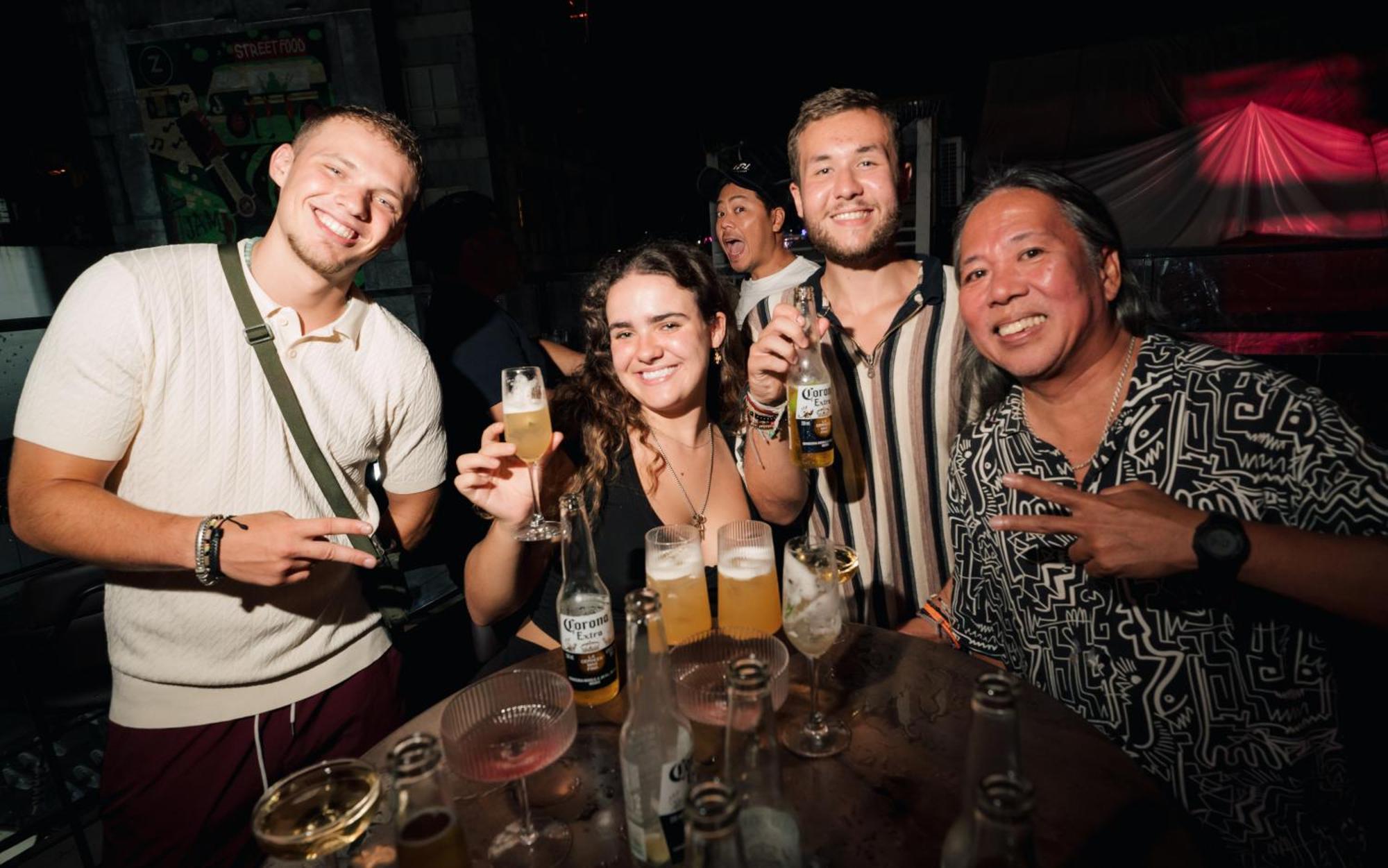 Mad Monkey Manila Hostel Makati City Ngoại thất bức ảnh