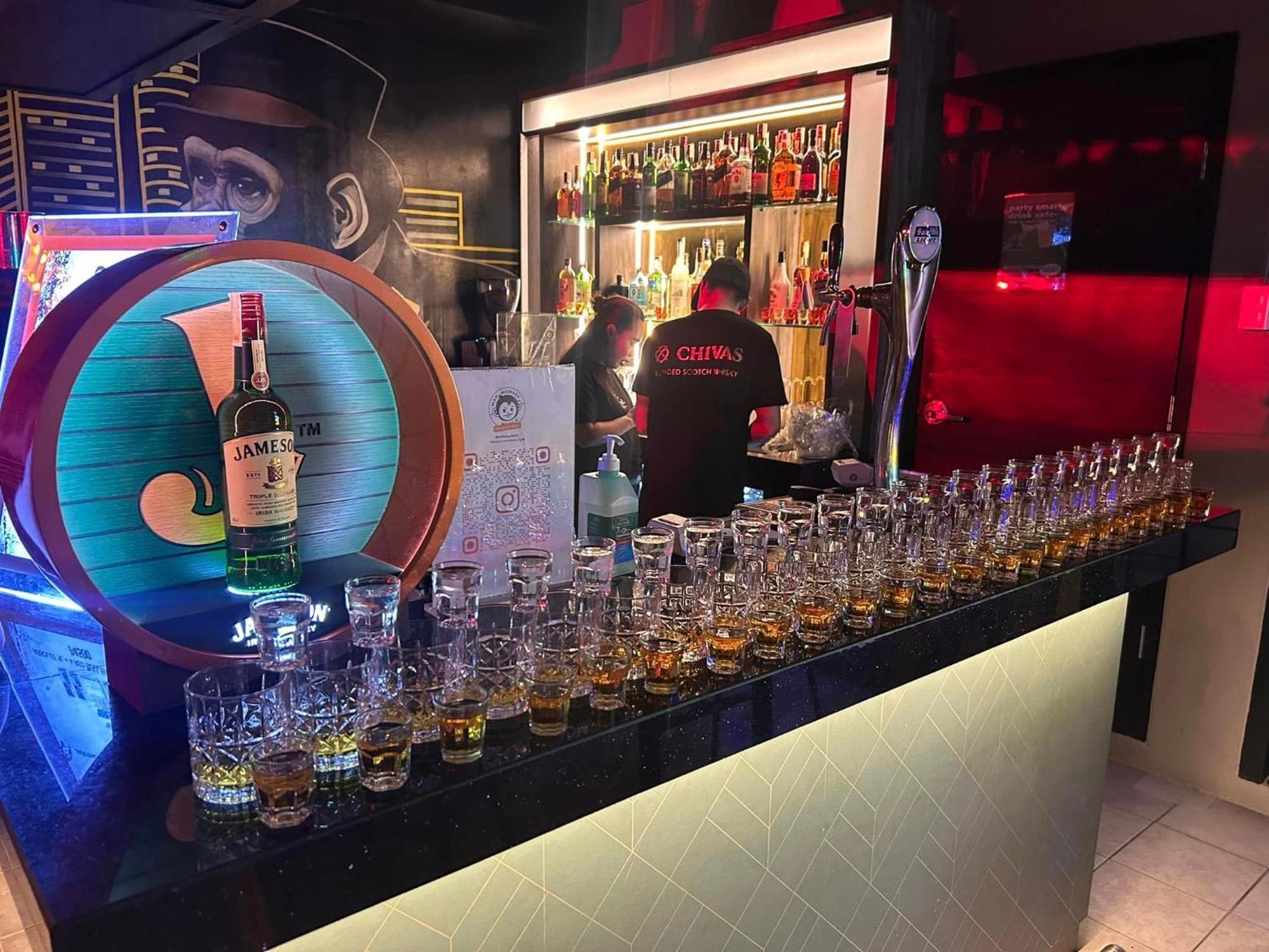 Mad Monkey Manila Hostel Makati City Ngoại thất bức ảnh