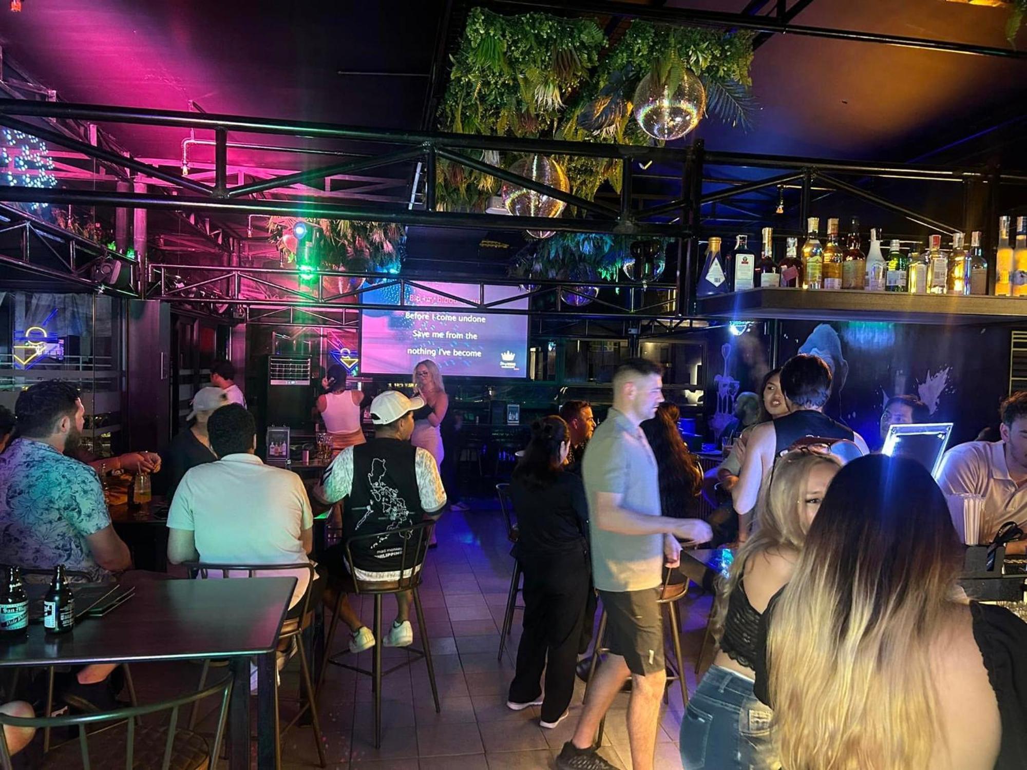 Mad Monkey Manila Hostel Makati City Ngoại thất bức ảnh