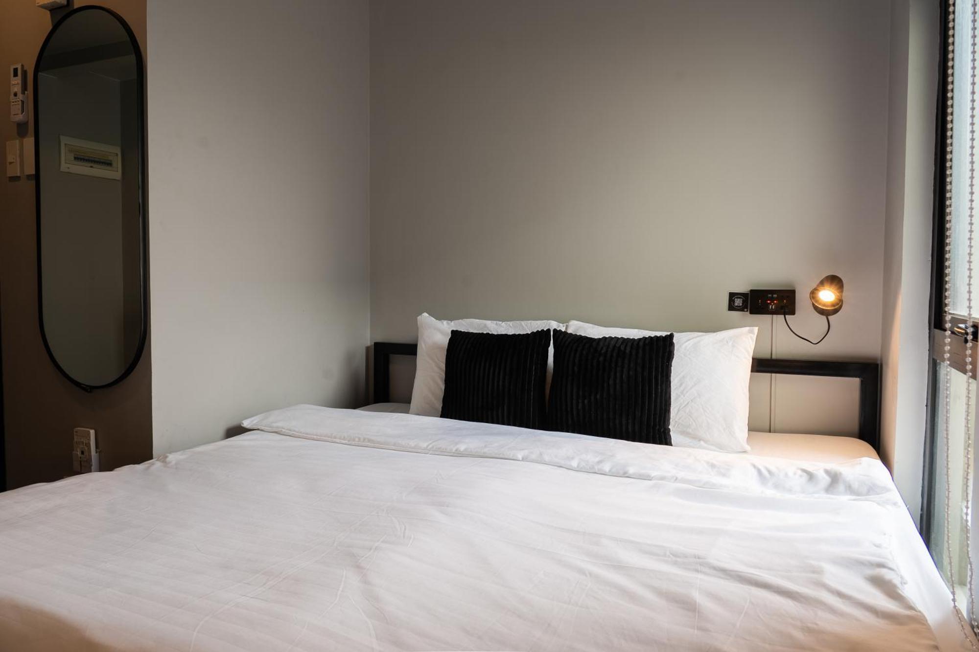Mad Monkey Manila Hostel Makati City Ngoại thất bức ảnh
